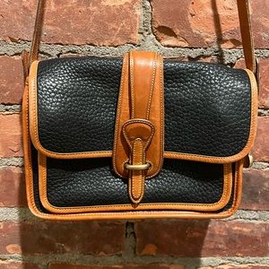 90’s Dooney & Bourke cross body purse.